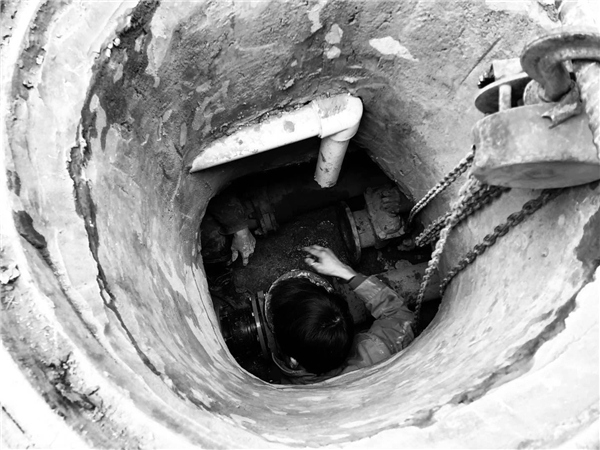 1596162681258024.jpg 工人百态2+朱成鹏(四季花城项目部).jpg